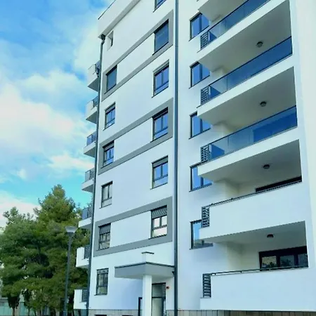 Premium Center Τρέμπινιε